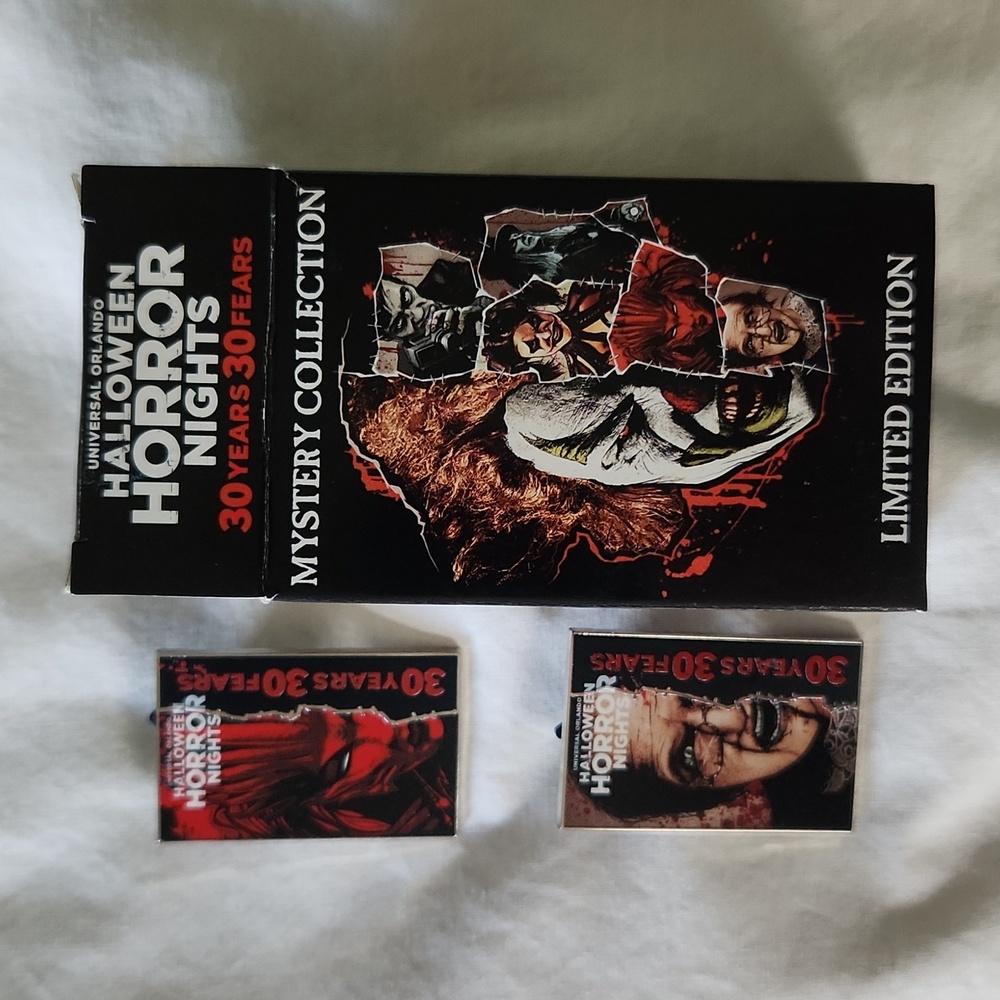 2 Universal HHN 30th Pins